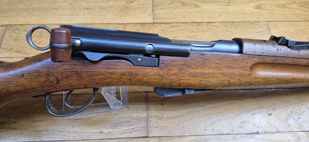 Rare Carabine suisse 05/11 - Sur base de carabine de cavalerie 1905 système 1889 Schmidt Rubin modifiée 1911 - Munition GP11 en 7,5 x 55 Suisse - Bons bois mais avec entures - Mécanique impeccable et canon très beau - Excellente petite carabine en cat. D - BE/BE+ – Image 5