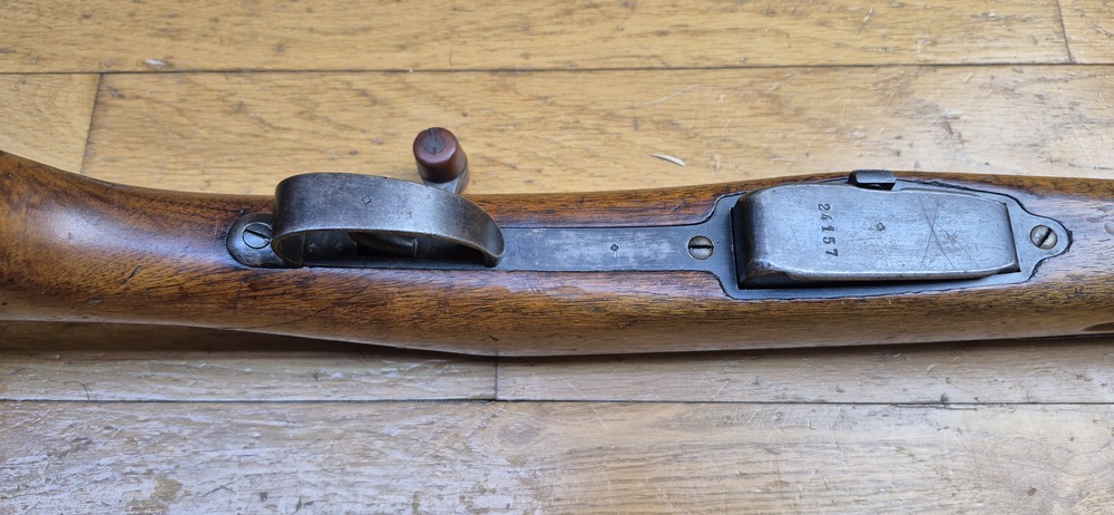 Rare Carabine suisse 05/11 - Sur base de carabine de cavalerie 1905 système 1889 Schmidt Rubin modifiée 1911 - Munition GP11 en 7,5 x 55 Suisse - Bons bois mais avec entures - Mécanique impeccable et canon très beau - Excellente petite carabine en cat. D - BE/BE+ – Image 13
