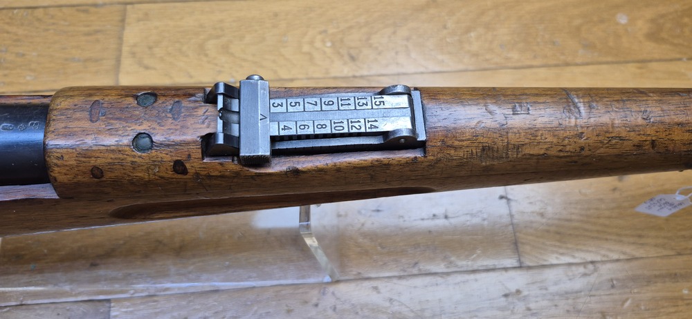 Rare Carabine suisse 05/11 - Sur base de carabine de cavalerie 1905 système 1889 Schmidt Rubin modifiée 1911 - Munition GP11 en 7,5 x 55 Suisse - Bons bois mais avec entures - Mécanique impeccable et canon très beau - Excellente petite carabine en cat. D - BE/BE+ – Image 25