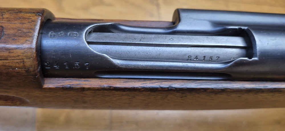 Rare Carabine suisse 05/11 - Sur base de carabine de cavalerie 1905 système 1889 Schmidt Rubin modifiée 1911 - Munition GP11 en 7,5 x 55 Suisse - Bons bois mais avec entures - Mécanique impeccable et canon très beau - Excellente petite carabine en cat. D - BE/BE+ – Image 36