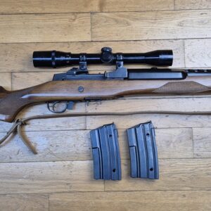 Très belle petite carabine RUGER MINI 14 Ranch Rifle - Cal. 222 Rem. - Lunette Laurell 3-9x32 - Très beau bronzage à 99 % - Très beau bois - Mécanique impeccable - Très beau canon - Superbe occasion 100% pur plaisir - Livrée avec bretelle et trois chargeurs ! - TBE++