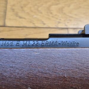 Très belle carabine ERMA modèle EM1 — Réplique germanique de l'USM1 — Cal.22 LR — Arme de 1977 plus très bien conservée  —  Mécanique parfaite et canon miroir — Chargeur 10 coups — Bretelle militaire américaine — Fun garanti au stand — TBE+/TBE++