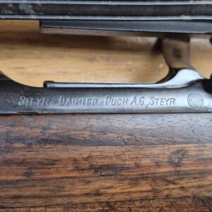 Belle carabine Steyr Mannlicher Schönauer — Modèle "GK" — Cal. 7x64 — Arme éprouvée en 1963 — Stecher à l'allemande — Bon bois — Fût réparée et enturée après fracture mais parfaitement solide — Excellente mécanique — Très bon canon canon — Montage tourelle acier  — Lunette Zeiss Diavari 1.5 - 6 x 42  — TBE hormis enture