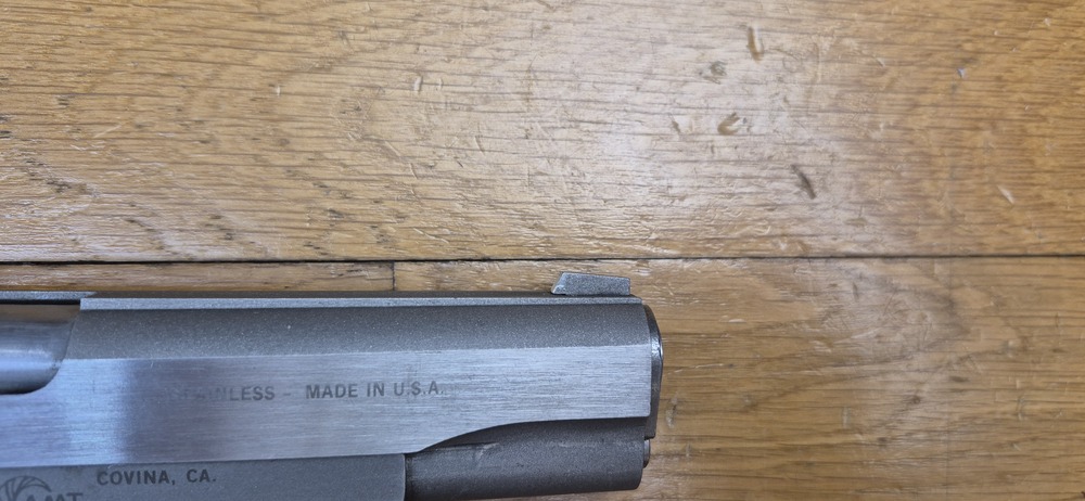 Très beau Pistolet AMT (Arcadia Machine & Tools) Hardballer — Cal .45 ACP — Premier 1911 intégralement en acier inoxydable de l'Histoire — 100% acier toutes pièces — Arme de 1985 — Très bel état esthétique — Excellent état mécanique — Canon Miroir - Plaquettes d'origine - TBE+/TBE++ – Image 6