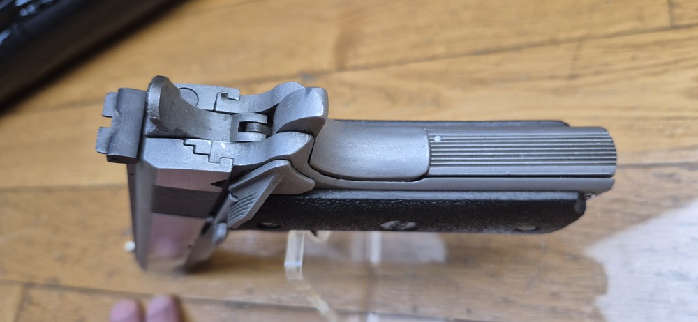 Très beau Pistolet AMT (Arcadia Machine & Tools) Hardballer — Cal .45 ACP — Premier 1911 intégralement en acier inoxydable de l'Histoire — 100% acier toutes pièces — Arme de 1985 — Très bel état esthétique — Excellent état mécanique — Canon Miroir - Plaquettes d'origine - TBE+/TBE++ – Image 13