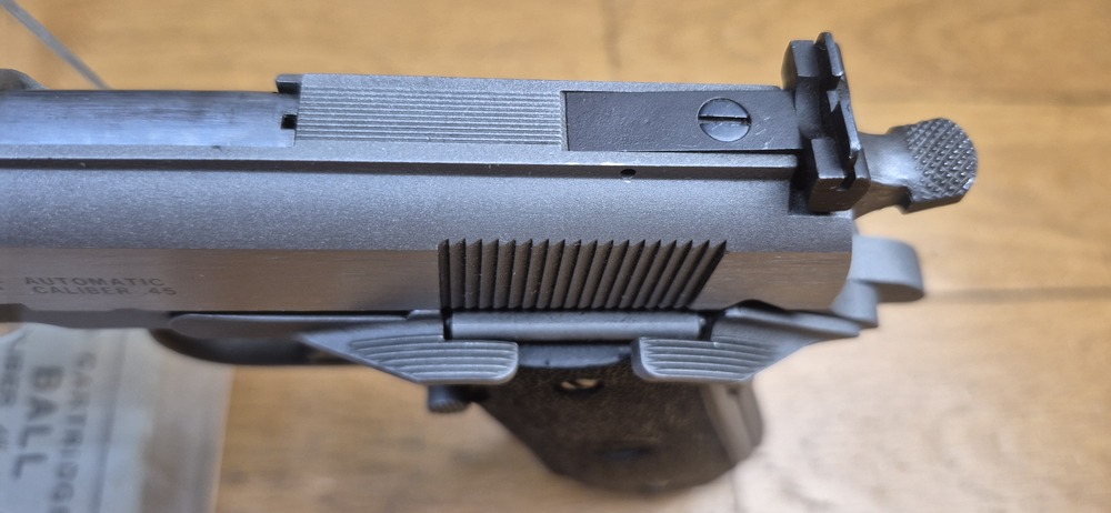 Très beau Pistolet AMT (Arcadia Machine & Tools) Hardballer — Cal .45 ACP — Premier 1911 intégralement en acier inoxydable de l'Histoire — 100% acier toutes pièces — Arme de 1985 — Très bel état esthétique — Excellent état mécanique — Canon Miroir - Plaquettes d'origine - TBE+/TBE++ – Image 16