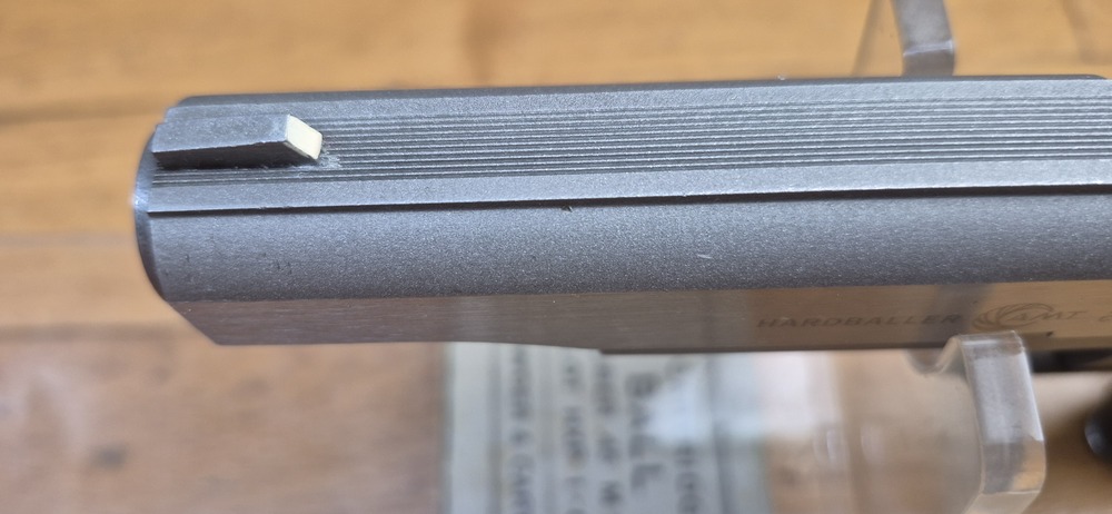 Très beau Pistolet AMT (Arcadia Machine & Tools) Hardballer — Cal .45 ACP — Premier 1911 intégralement en acier inoxydable de l'Histoire — 100% acier toutes pièces — Arme de 1985 — Très bel état esthétique — Excellent état mécanique — Canon Miroir - Plaquettes d'origine - TBE+/TBE++ – Image 18