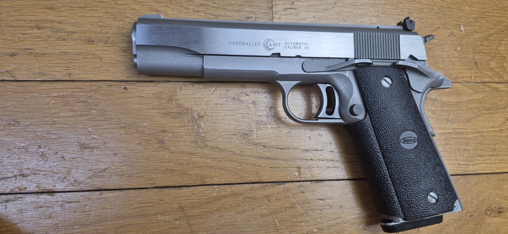 Très beau Pistolet AMT (Arcadia Machine & Tools) Hardballer — Cal .45 ACP — Premier 1911 intégralement en acier inoxydable de l'Histoire — 100% acier toutes pièces — Arme de 1985 — Très bel état esthétique — Excellent état mécanique — Canon Miroir - Plaquettes d'origine - TBE+/TBE++ – Image 20