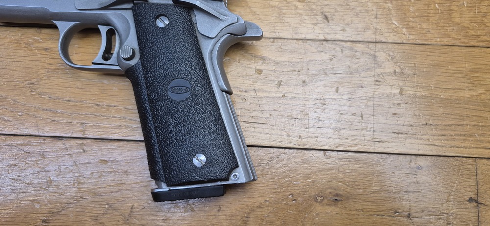 Très beau Pistolet AMT (Arcadia Machine & Tools) Hardballer — Cal .45 ACP — Premier 1911 intégralement en acier inoxydable de l'Histoire — 100% acier toutes pièces — Arme de 1985 — Très bel état esthétique — Excellent état mécanique — Canon Miroir - Plaquettes d'origine - TBE+/TBE++ – Image 21