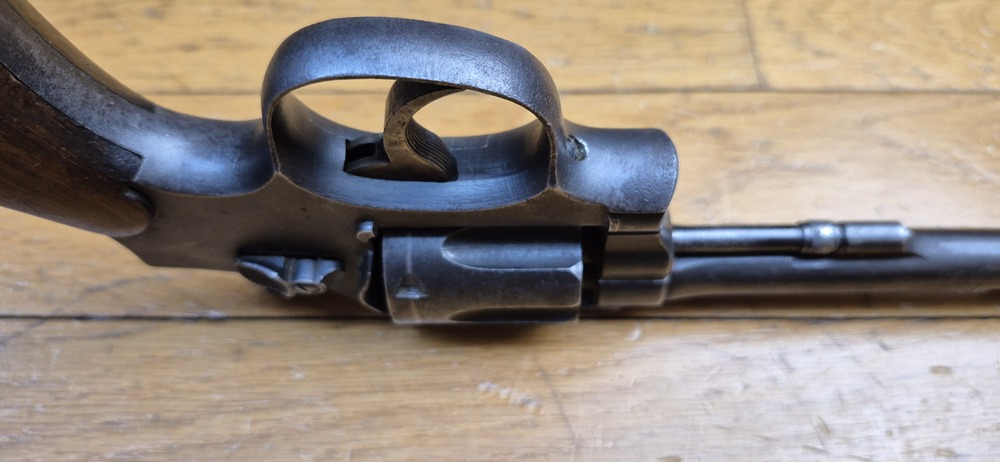 Très beau Revolver Smith & Wesson "Victory" - L'ex Hand ejector 1899 et le futur modèle 10 de la seconde guerre mondiale - Cal. 38 SW / 38-200- Excellente mécanique - Bel état esthétique - Beau canon - Arme personnelle d'un Commando "Jedburgh" français de la Force 156 du SOE britannique en Indochine - Rarissime étui local - Arme de début janvier 1944 chargée d'histoire - TBE – Image 11