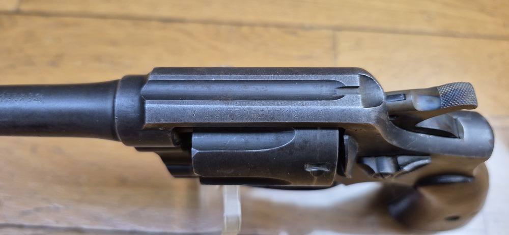 Très beau Revolver Smith & Wesson "Victory" - L'ex Hand ejector 1899 et le futur modèle 10 de la seconde guerre mondiale - Cal. 38 SW / 38-200- Excellente mécanique - Bel état esthétique - Beau canon - Arme personnelle d'un Commando "Jedburgh" français de la Force 156 du SOE britannique en Indochine - Rarissime étui local - Arme de début janvier 1944 chargée d'histoire - TBE – Image 15