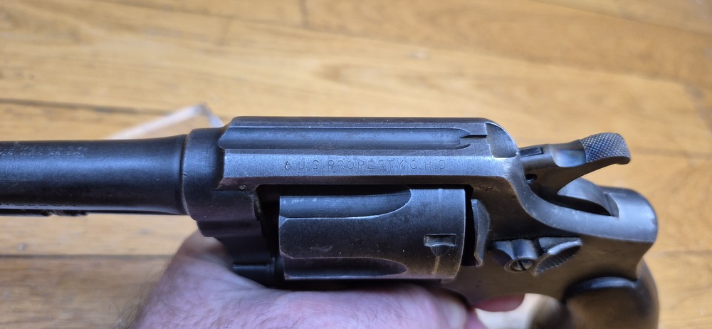 Très beau Revolver Smith & Wesson "Victory" - L'ex Hand ejector 1899 et le futur modèle 10 de la seconde guerre mondiale - Cal. 38 SW / 38-200- Excellente mécanique - Bel état esthétique - Beau canon - Arme personnelle d'un Commando "Jedburgh" français de la Force 156 du SOE britannique en Indochine - Rarissime étui local - Arme de début janvier 1944 chargée d'histoire - TBE – Image 17