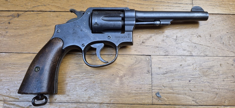 Très beau Revolver Smith & Wesson "Victory" - L'ex Hand ejector 1899 et le futur modèle 10 de la seconde guerre mondiale - Cal. 38 SW / 38-200- Excellente mécanique - Bel état esthétique - Beau canon - Arme personnelle d'un Commando "Jedburgh" français de la Force 156 du SOE britannique en Indochine - Rarissime étui local - Arme de début janvier 1944 chargée d'histoire - TBE – Image 21