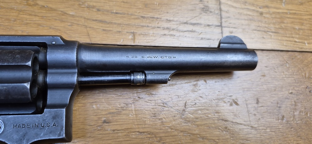 Très beau Revolver Smith & Wesson "Victory" - L'ex Hand ejector 1899 et le futur modèle 10 de la seconde guerre mondiale - Cal. 38 SW / 38-200- Excellente mécanique - Bel état esthétique - Beau canon - Arme personnelle d'un Commando "Jedburgh" français de la Force 156 du SOE britannique en Indochine - Rarissime étui local - Arme de début janvier 1944 chargée d'histoire - TBE – Image 26
