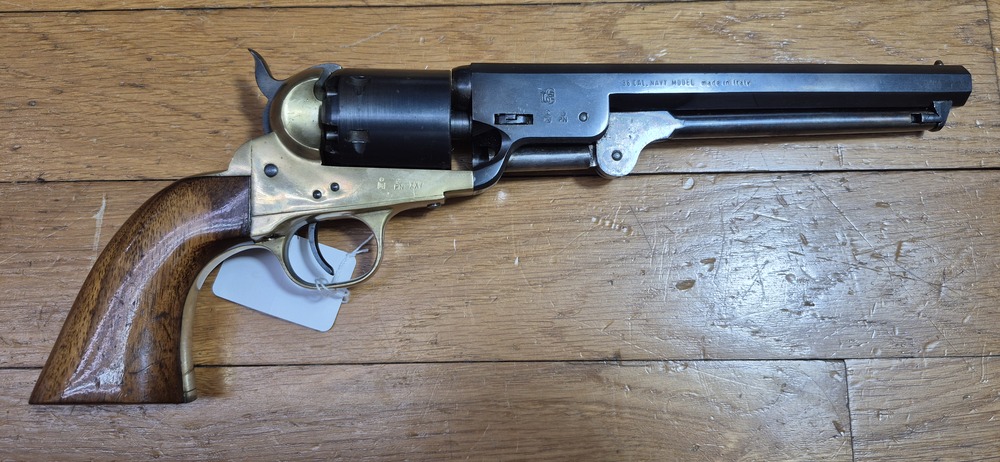 Beau revolver Colt 1851 Navy — Cal .36 poudre noire — Fabrication Armi San Paolo (logo "DGG") et marquée Euroarms — Arme de 1969 — Bronzage 100 % —Très bel état esthétique et mécanique — Très beau canon — TBE/TBE+ – Image 2