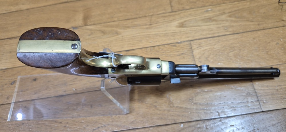 Beau revolver Colt 1851 Navy — Cal .36 poudre noire — Fabrication Armi San Paolo (logo "DGG") et marquée Euroarms — Arme de 1969 — Bronzage 100 % —Très bel état esthétique et mécanique — Très beau canon — TBE/TBE+ – Image 8