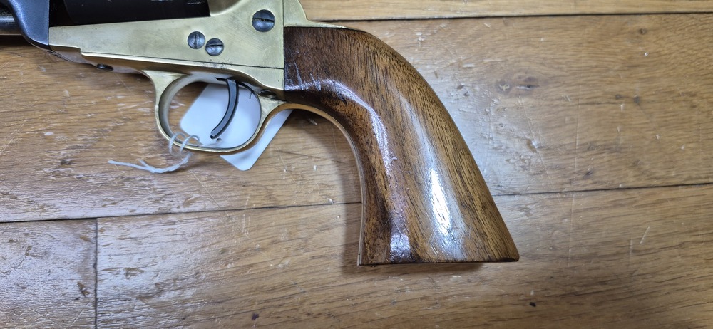 Beau revolver Colt 1851 Navy — Cal .36 poudre noire — Fabrication Armi San Paolo (logo "DGG") et marquée Euroarms — Arme de 1969 — Bronzage 100 % —Très bel état esthétique et mécanique — Très beau canon — TBE/TBE+ – Image 21